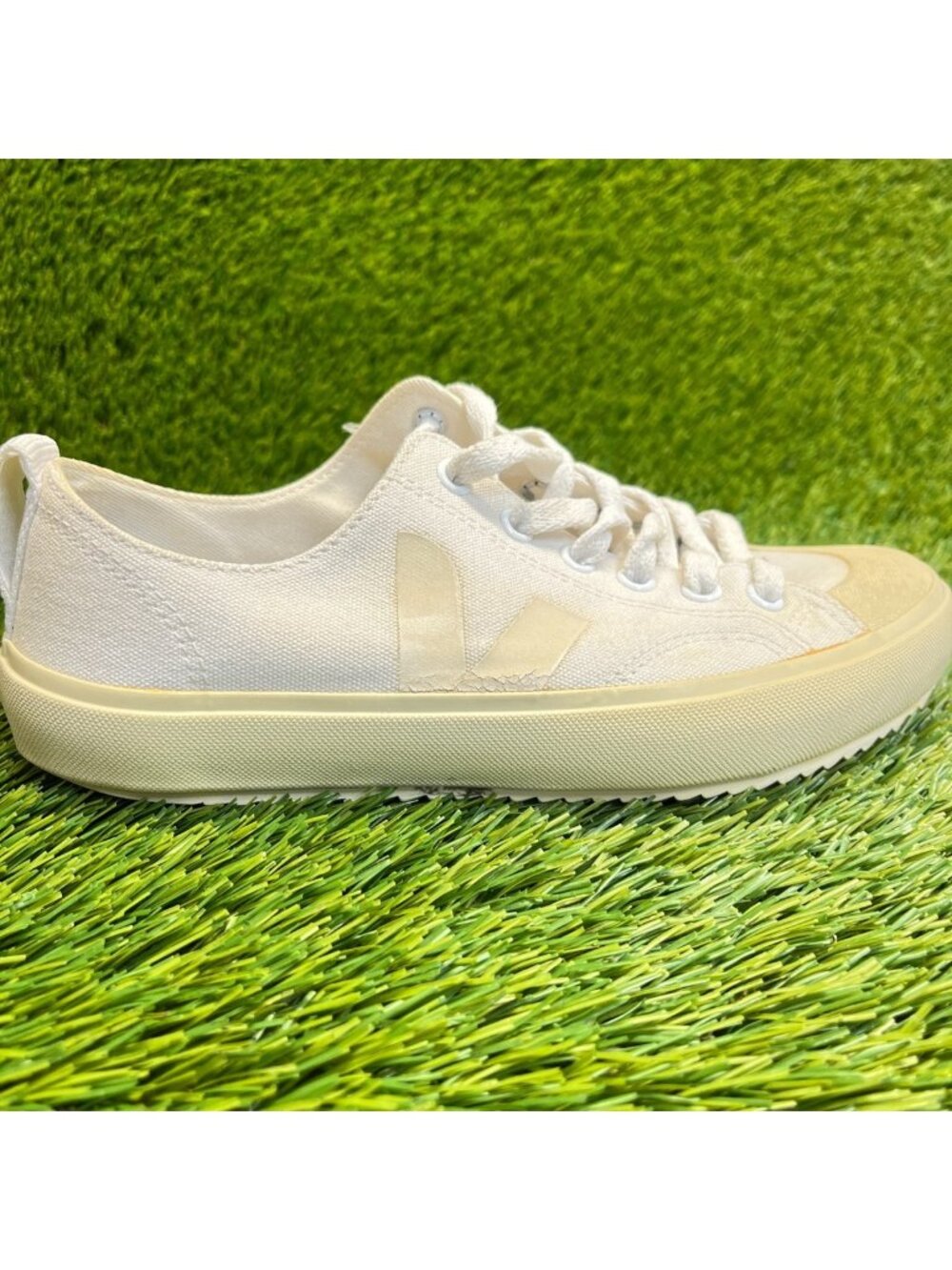 Veja Wata II Low Womens Size 5 Beige Athletic Running Walking‎ Shoes Sneakers
